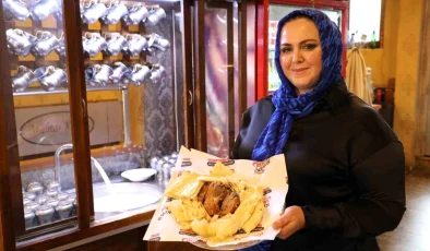 Denizli’deki Kadın Girişimci, Tandır Kebabının Temsilcisi Olarak Kentin Gastronomi Zenginliğini Tanıtıyor