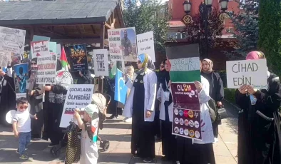 Erzurum’da İsrail’in Gazze’ye saldırılarını protesto eden sağlıkçılar sessiz yürüyüşe devam ediyor