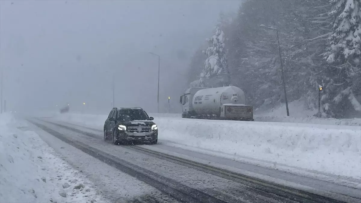 Bolu ve Düzce’de kar kalınlığı 1 metreye ulaştı