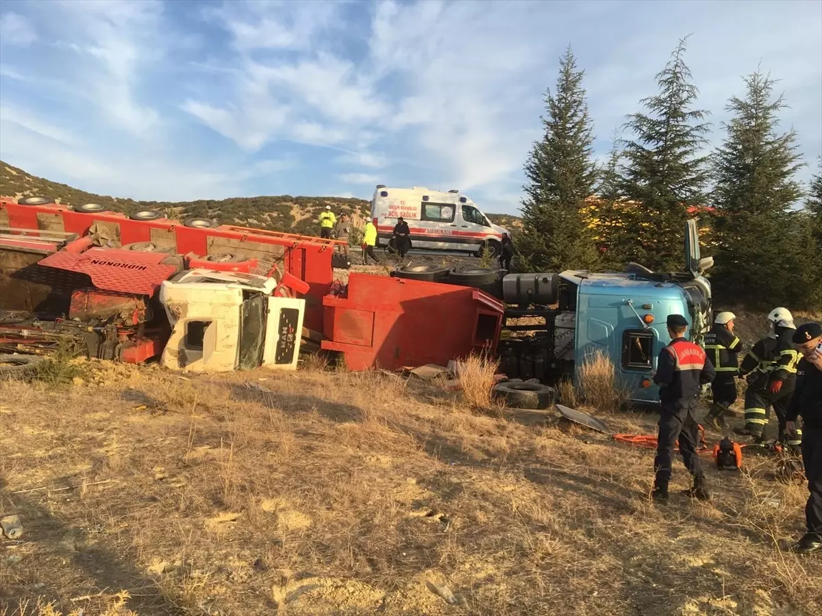 Isparta’da Tır Devrildi: Sürücü Hayatını Kaybetti