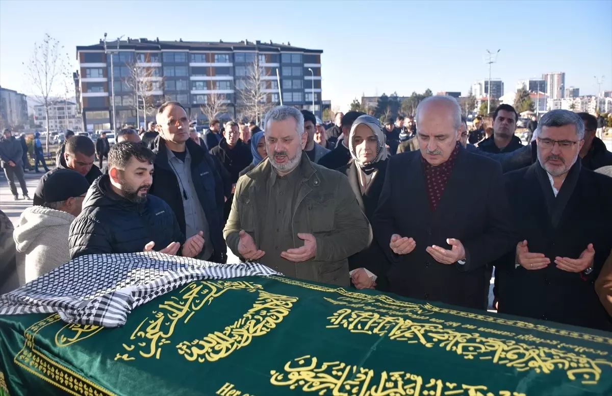 TBMM Başkanı Kurtulmuş, Cenaze Törenine Katıldı